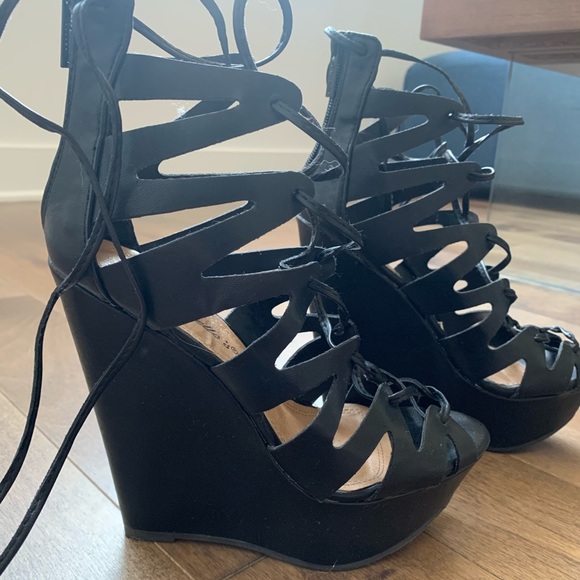 Black laced highheel sandals - Picture 2 of 4
